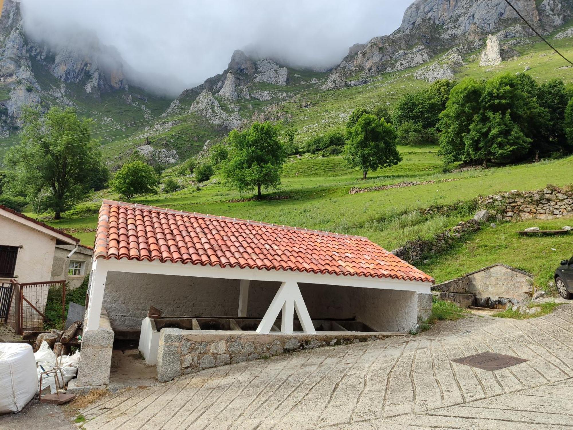 La Casina De Tielve De Cabrales Dentro Del Parque Nacional Picos De Europaヴィラ エクステリア 写真
